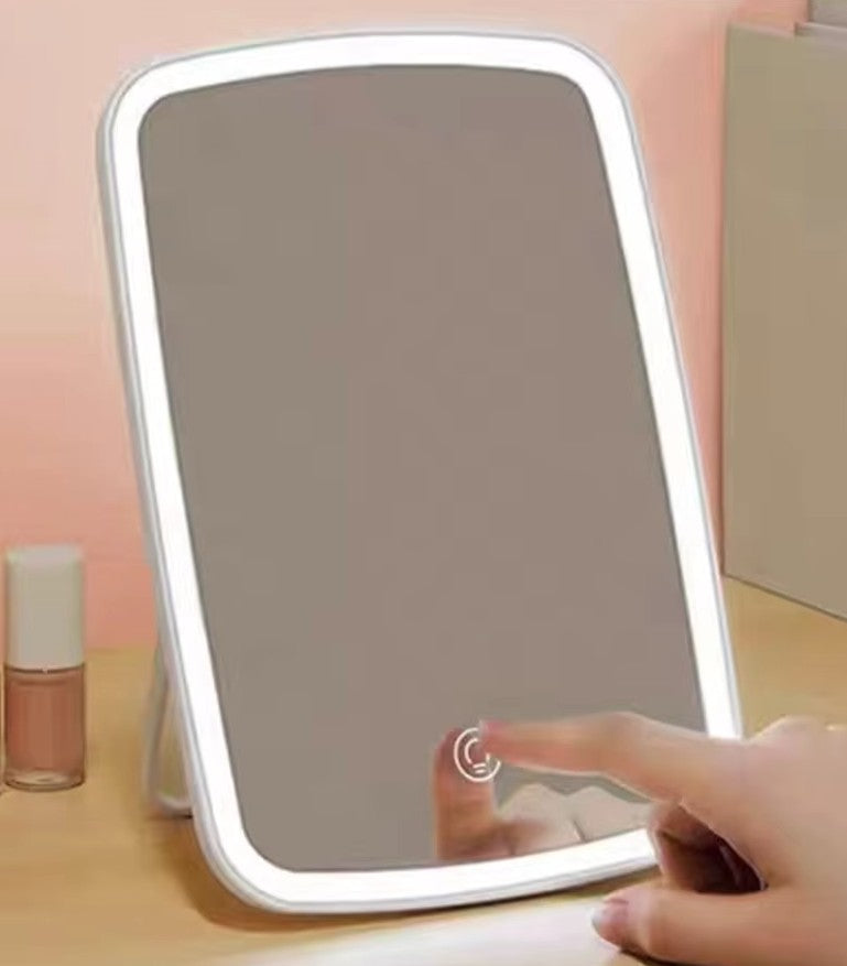 Oglinda de machiaj, Zola, cu iluminare LED incorporata, incarcare cablu micro USB tip B, dreptunghiulara, 24x17 cm Oglinda de machiaj, Zola, cu iluminare LED incorporata, incarcare cablu micro USB tip B, dreptunghiulara, 24x17 cm